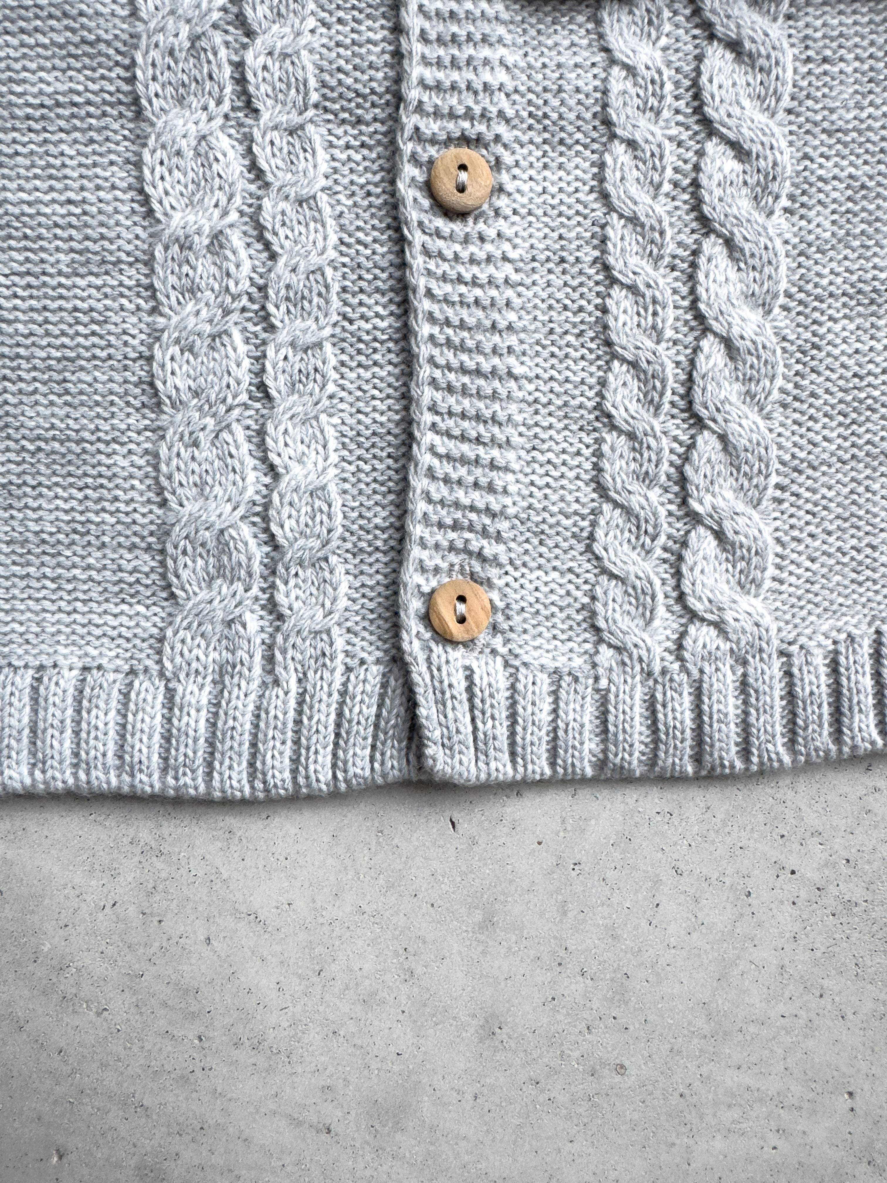 Baby breien vlechtjasje