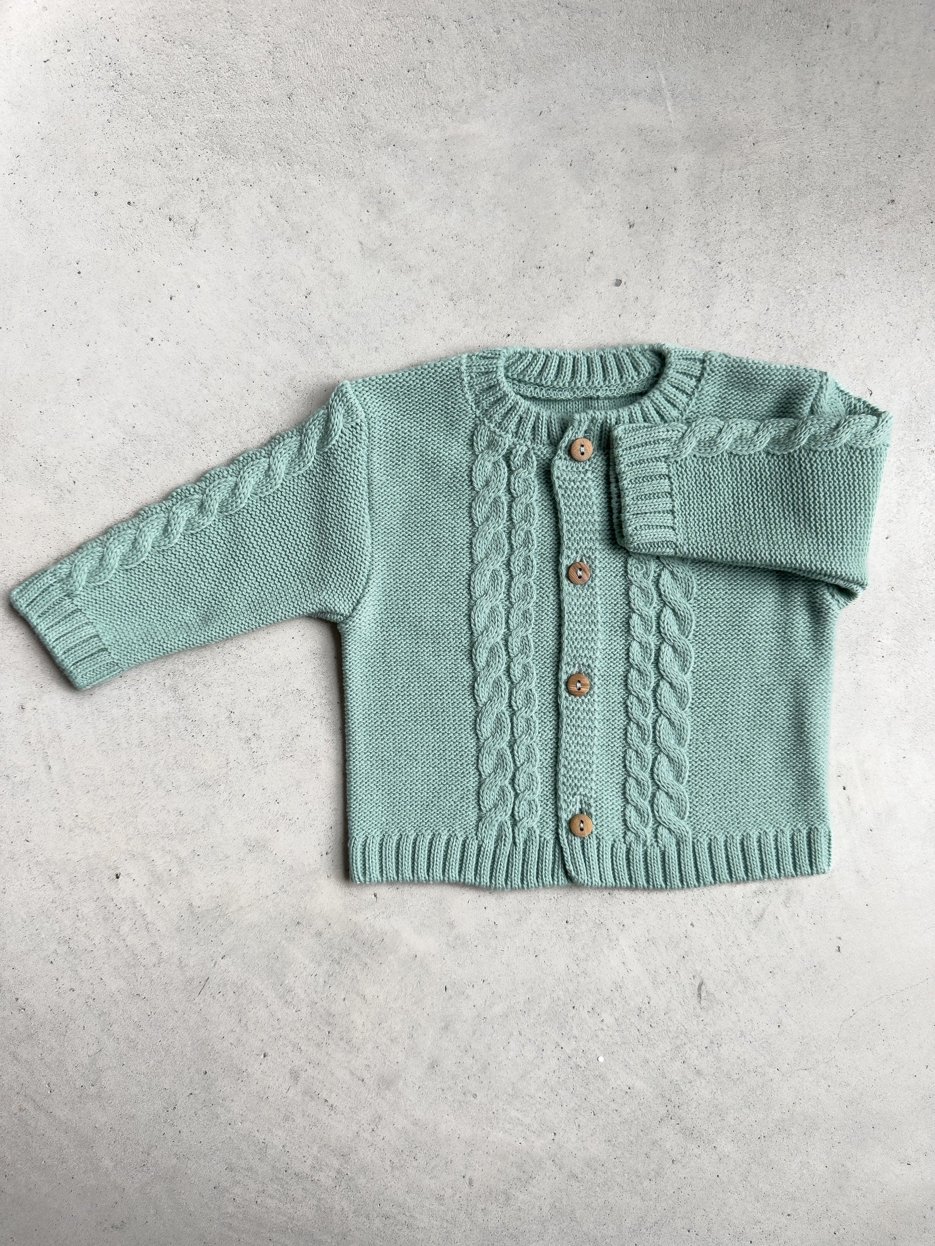 Baby breien vlechtjasje