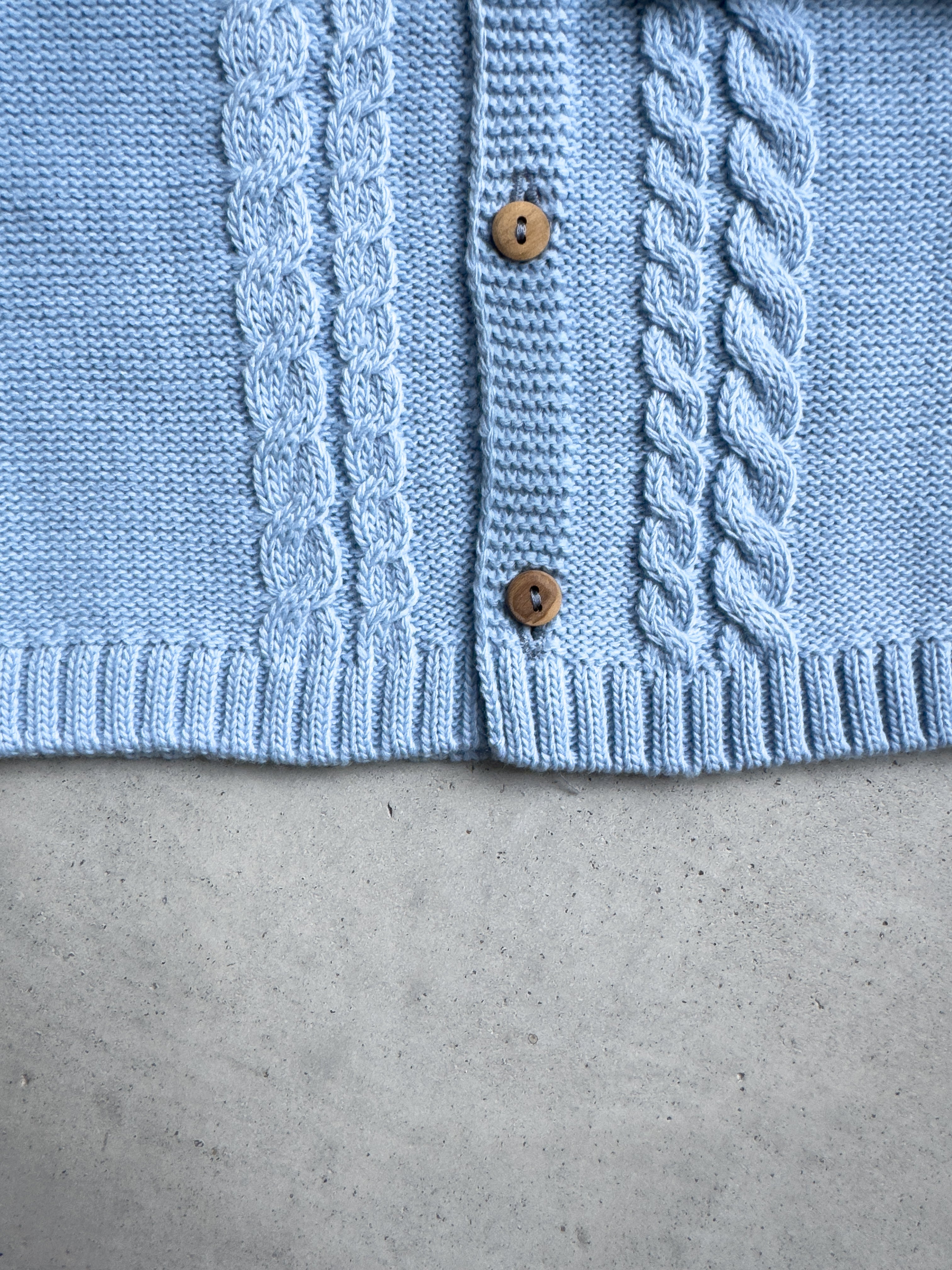 Baby breien vlechtjasje