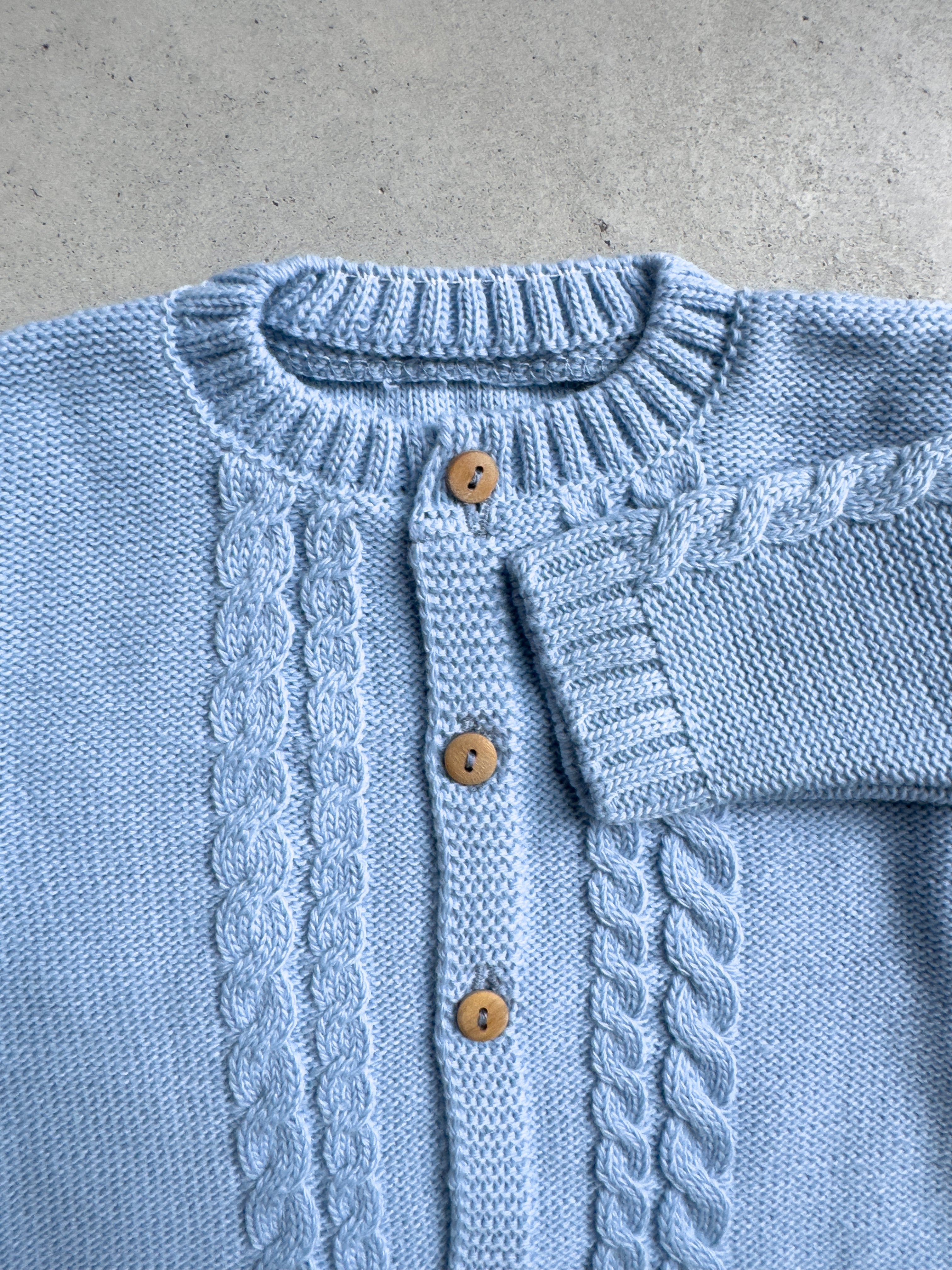 Baby breien vlechtjasje