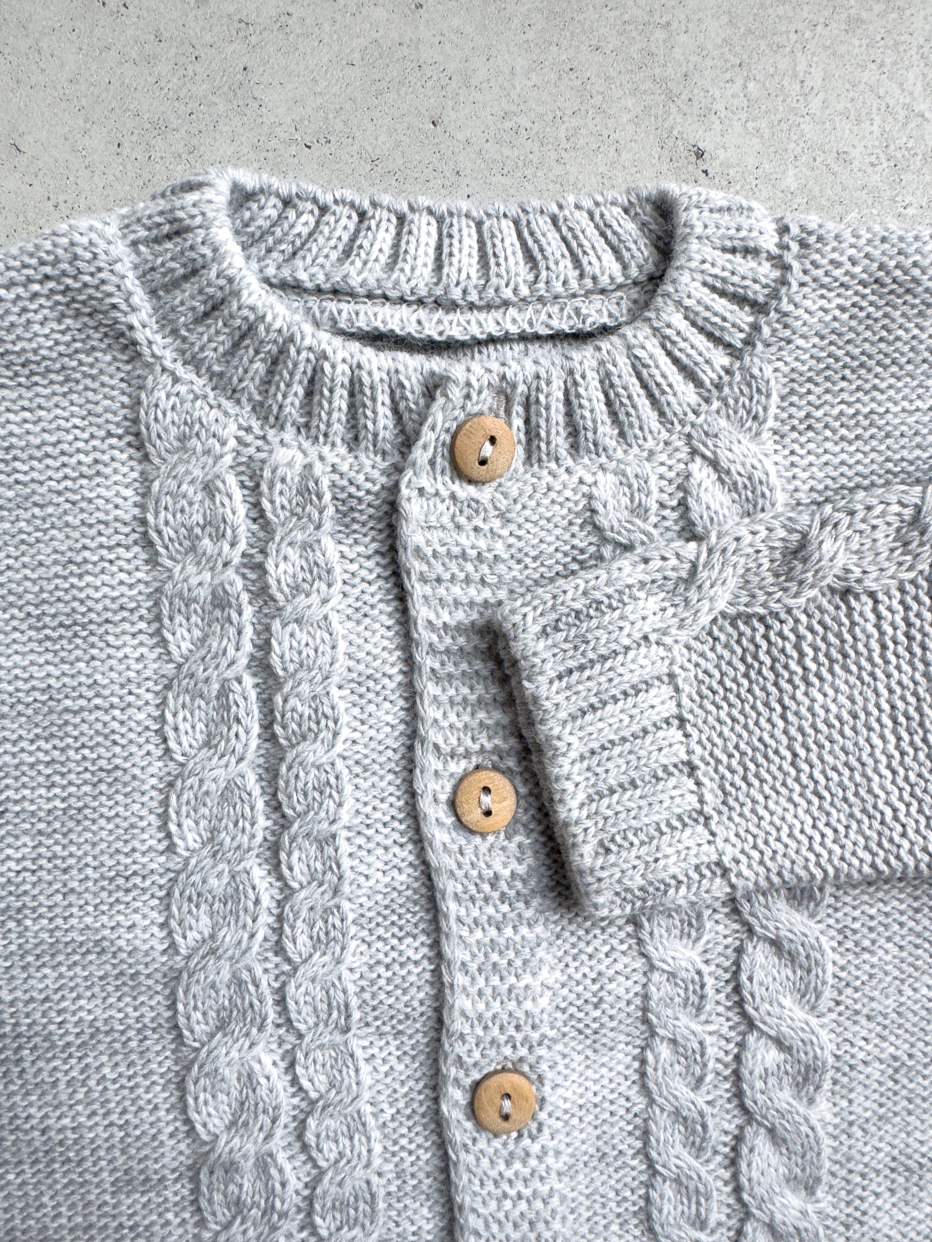 Baby breien vlechtjasje