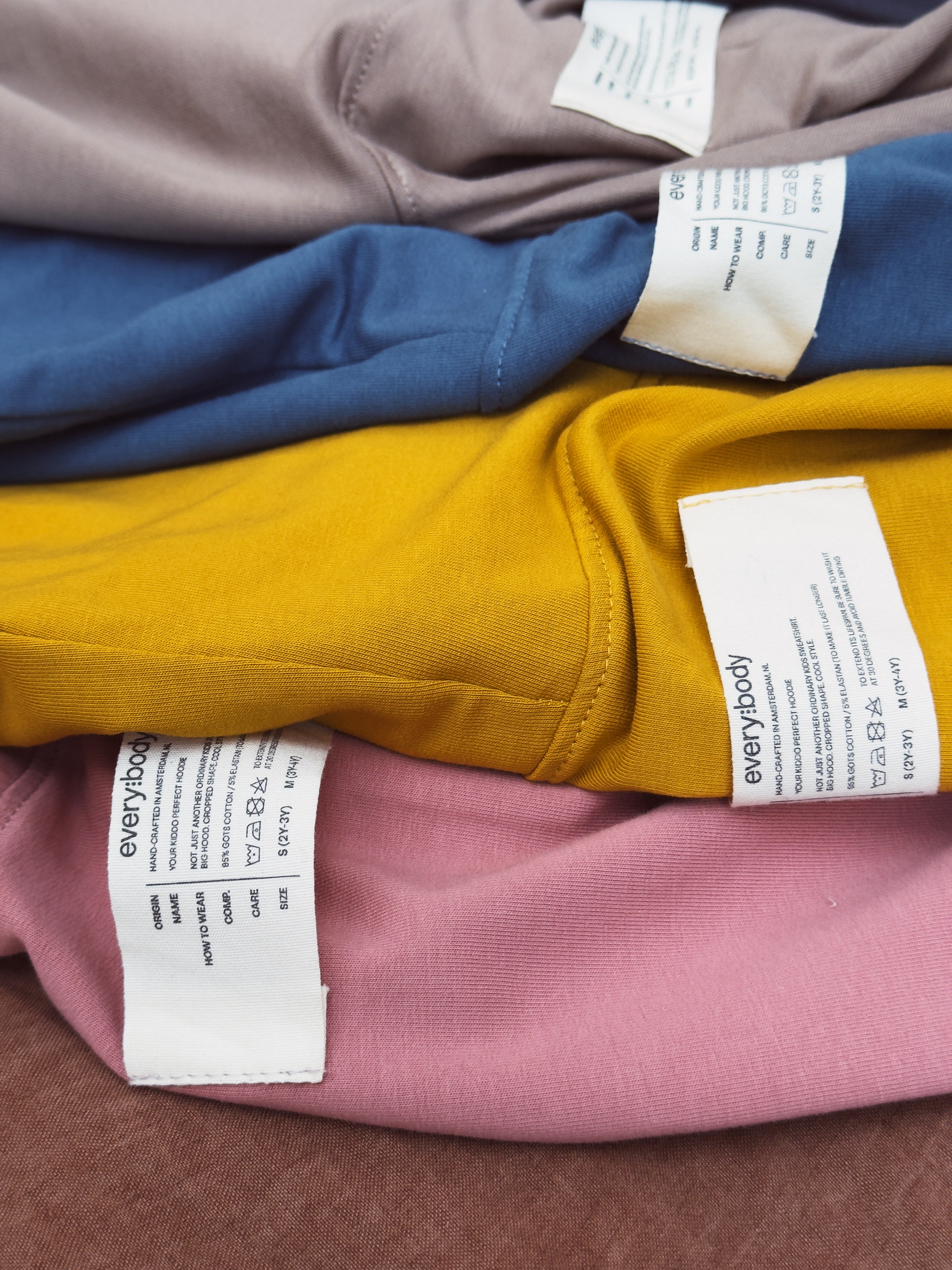 Every.Body Oversized Kids Cropped Hoodie Taupe - Sweatshirts/Hoodies - Everybody Amsterdam