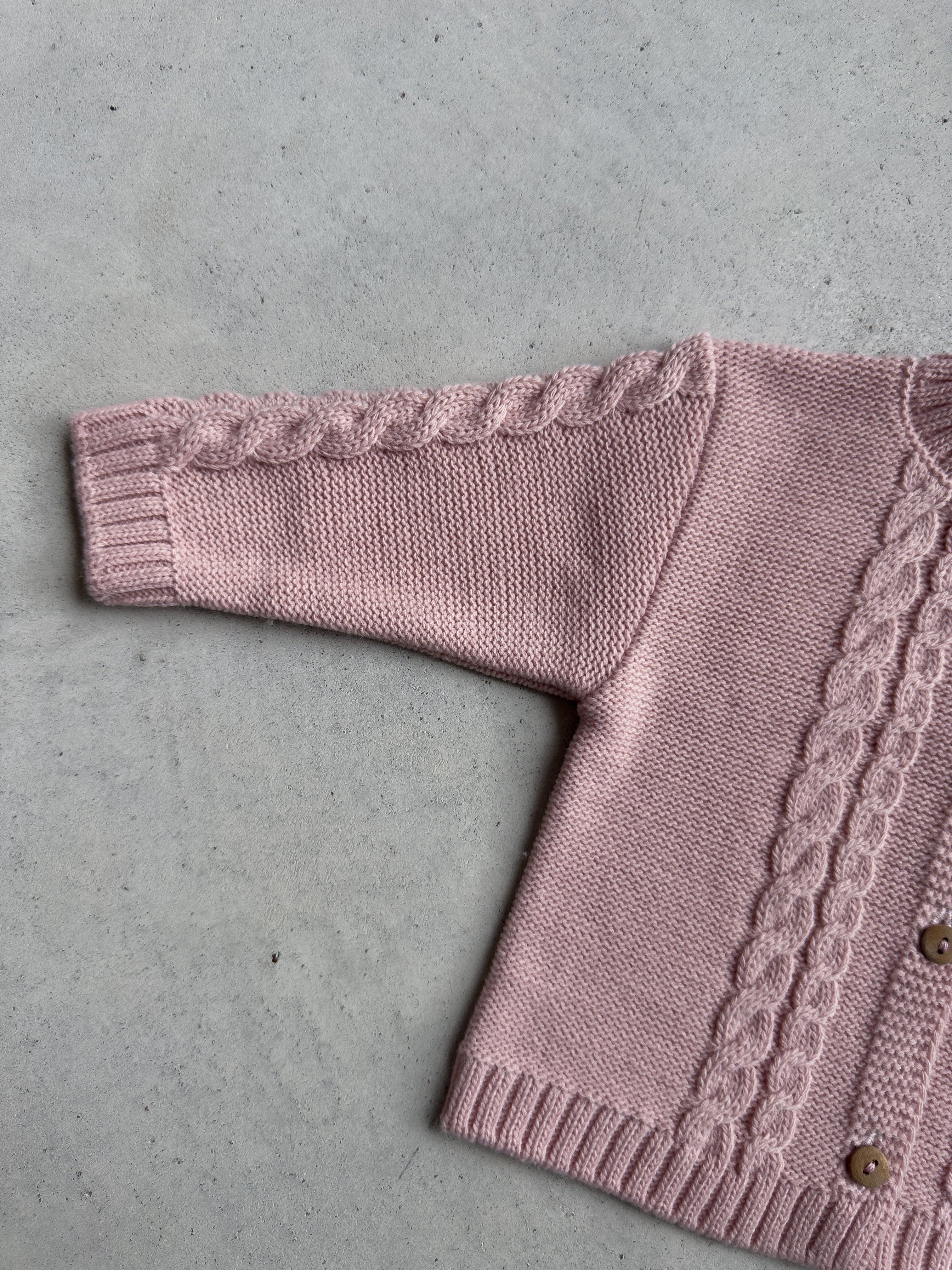 Baby breien vlechtjasje