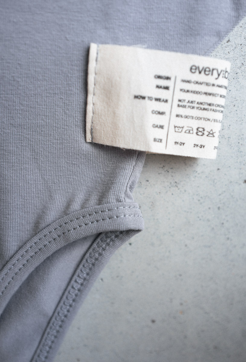 Oversized kids body t-shirt beige / gray - Body t-shirt - Everybody Amsterdam