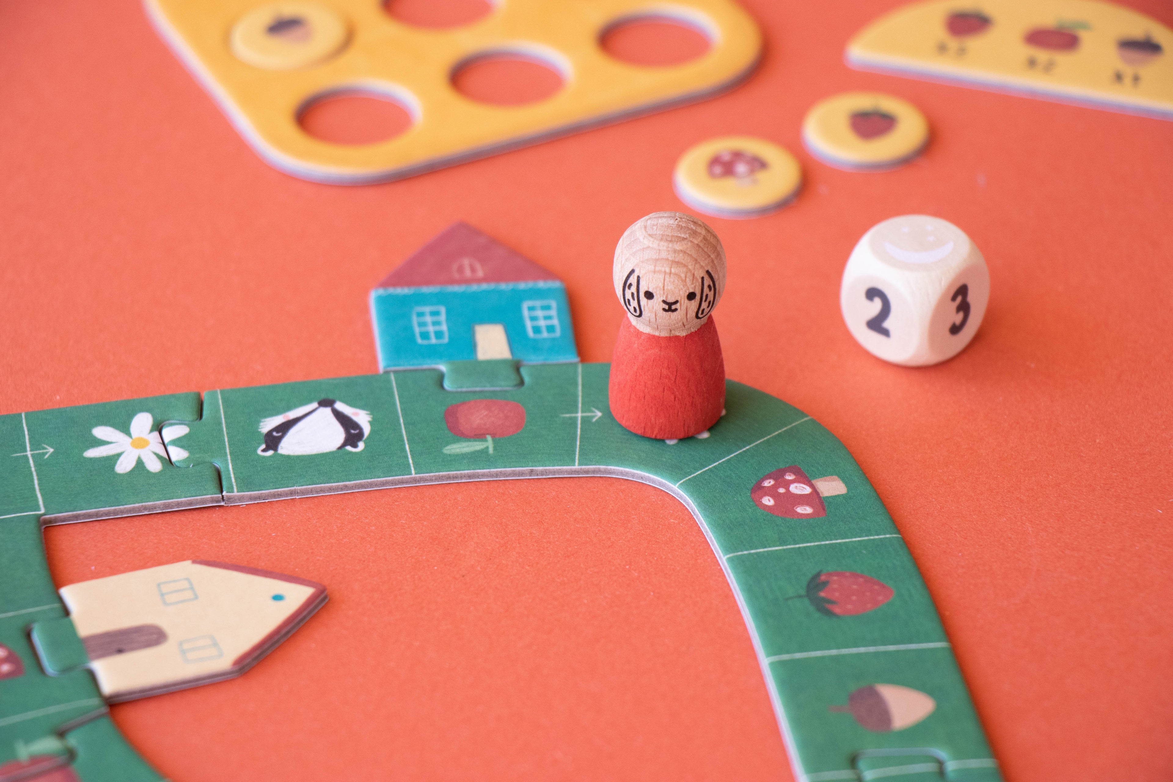 STRAWBERRIES Tiny Pocket Board Game Londji
