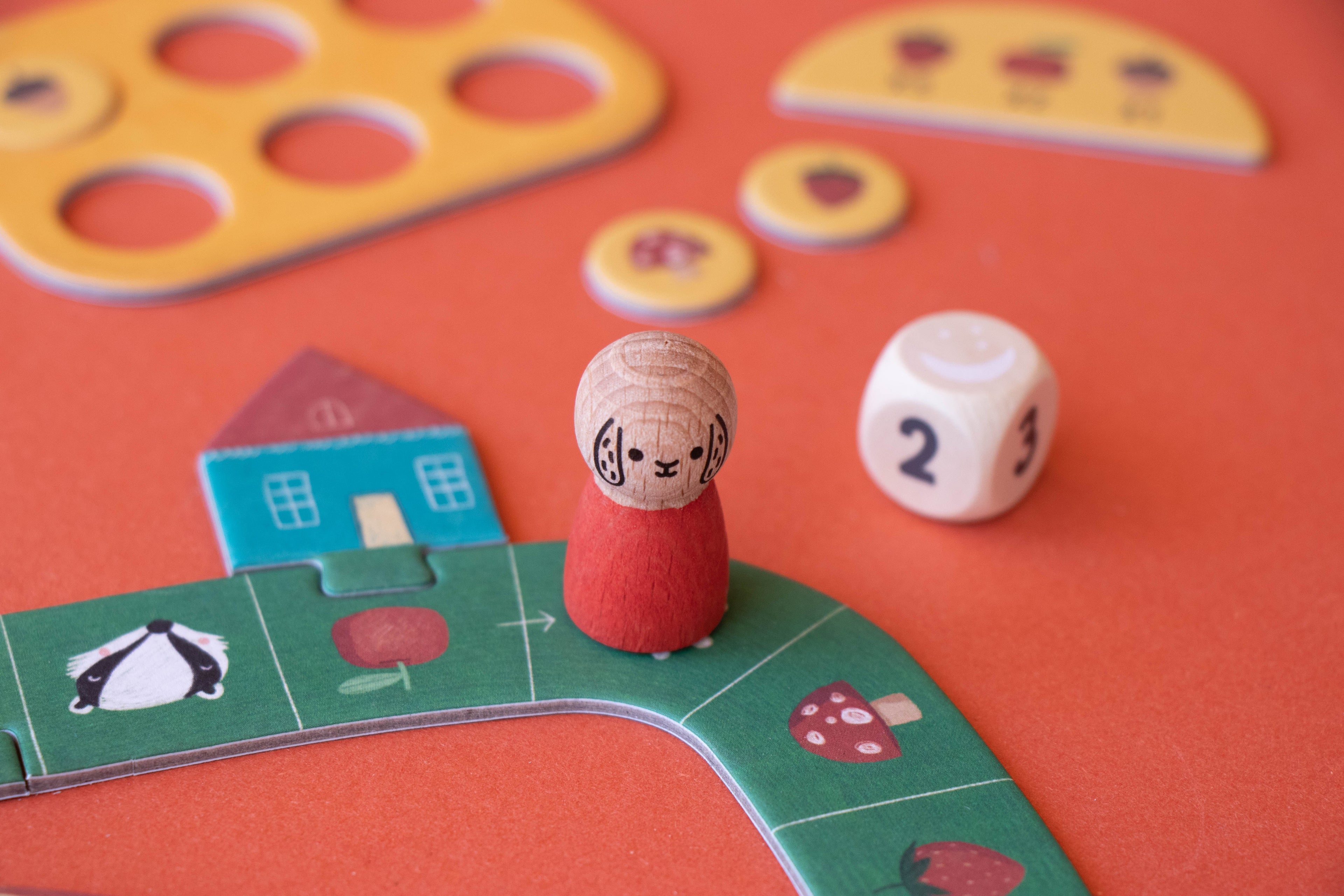 STRAWBERRIES Tiny Pocket Board Game Londji