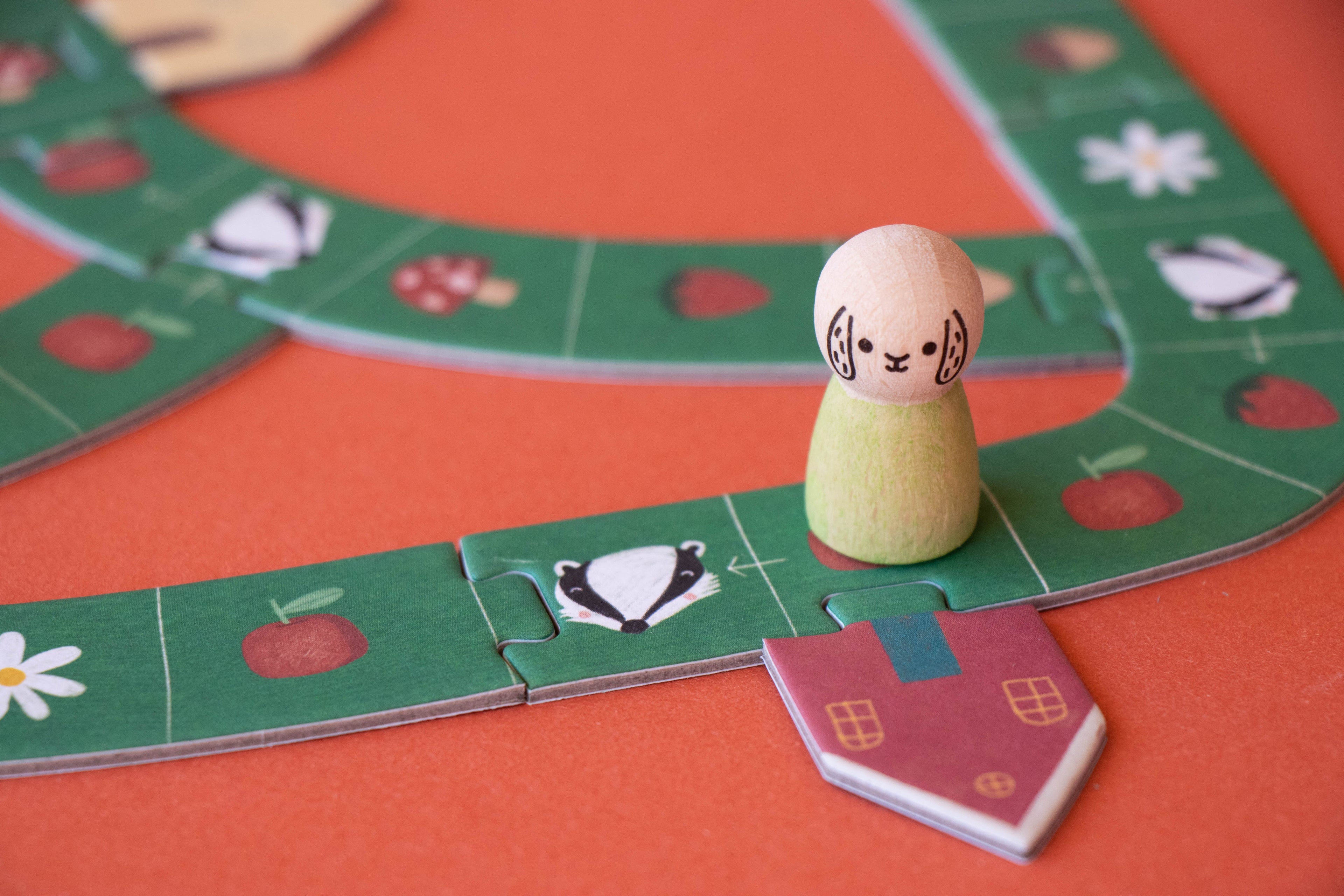 STRAWBERRIES Tiny Pocket Board Game Londji