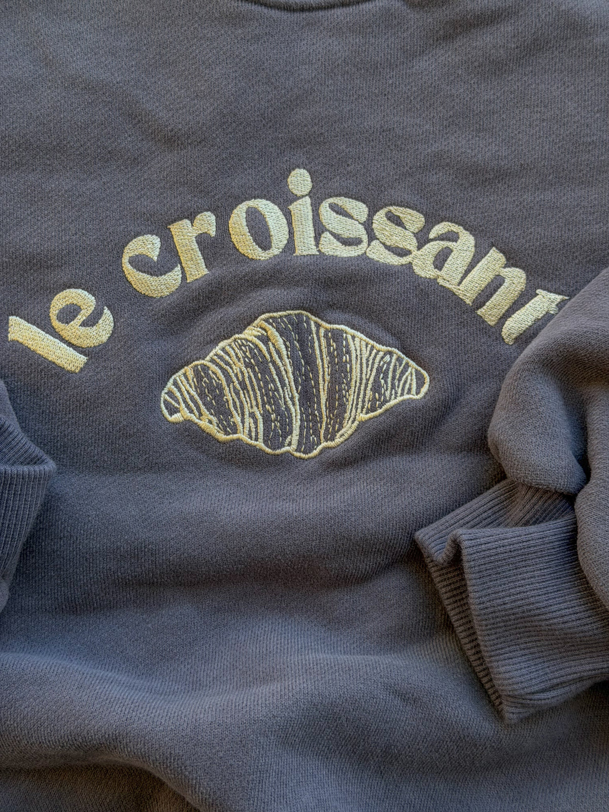 Le Croissant Sweatshirt 🥐  - Sweatshirts/Hoodies  - Everybody Amsterdam