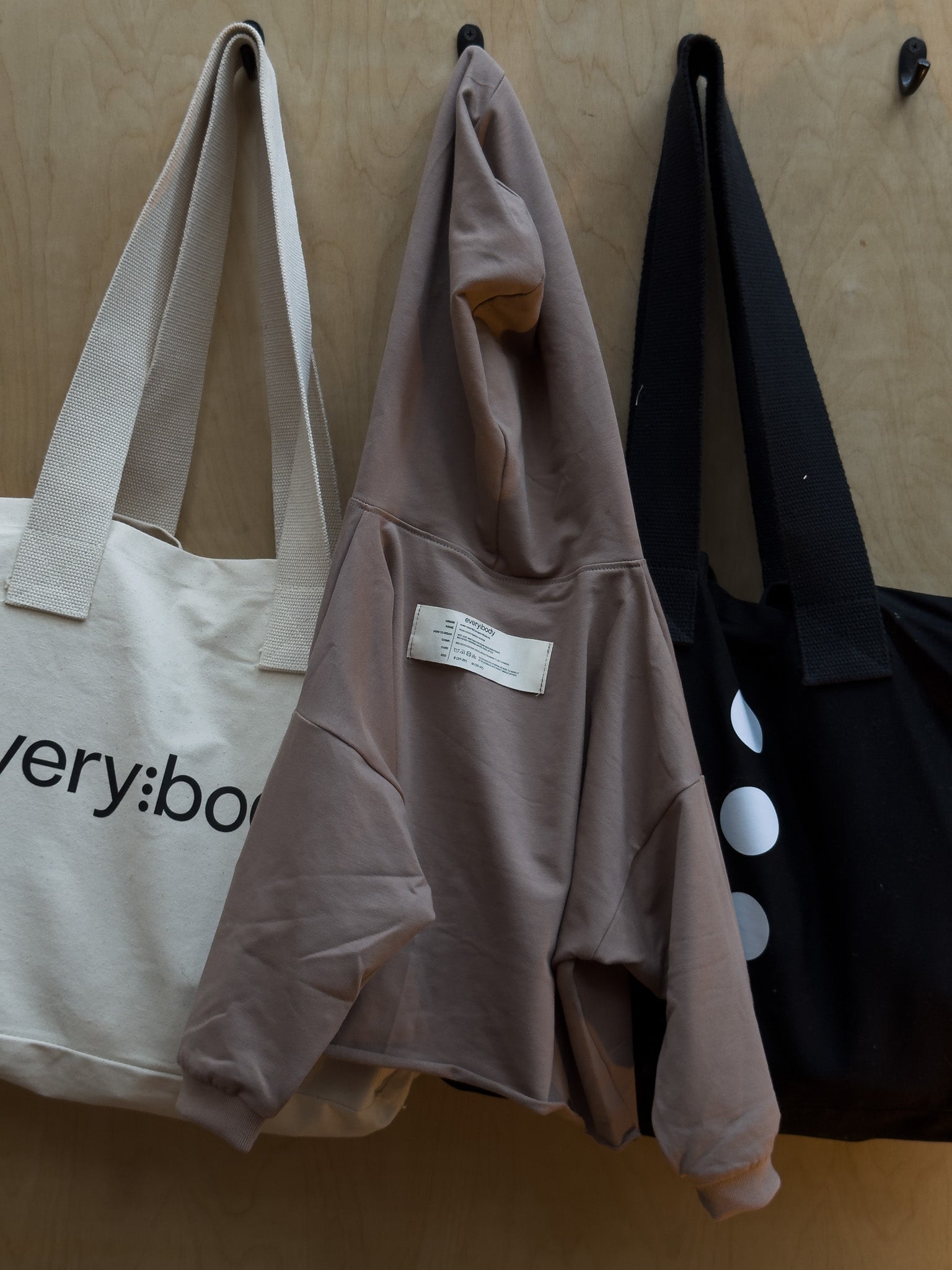 Every.Body Oversized Kids Cropped Hoodie Taupe  - Sweatshirts/Hoodies  - Everybody Amsterdam 