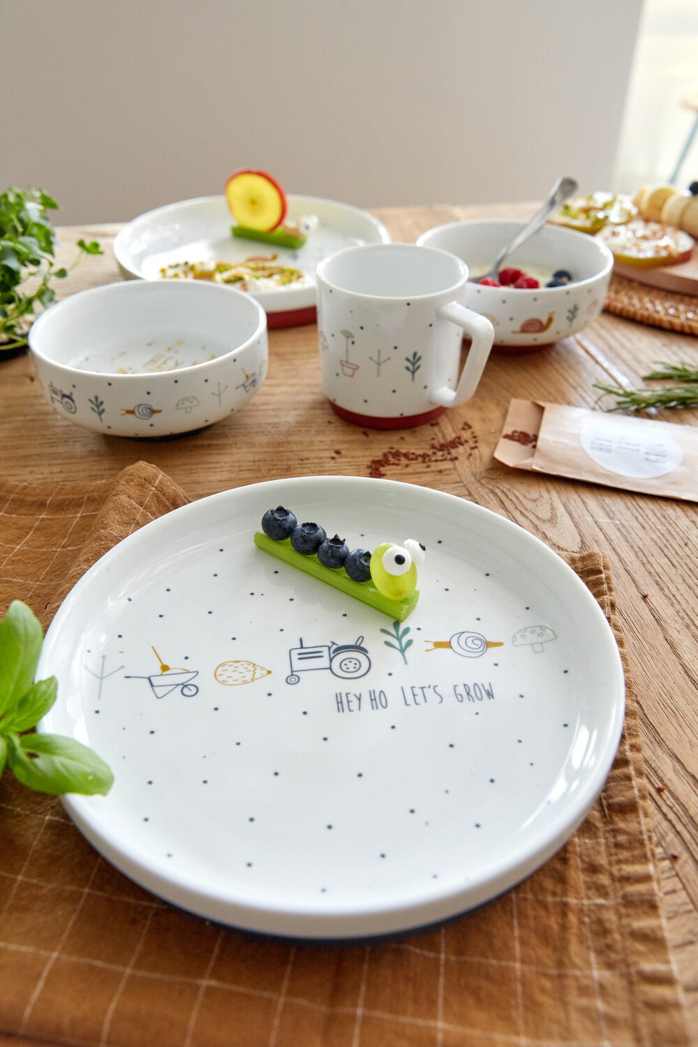 Dish Set Porcelain/Silicone Garden Explorer Snail - Everybody Amsterdam